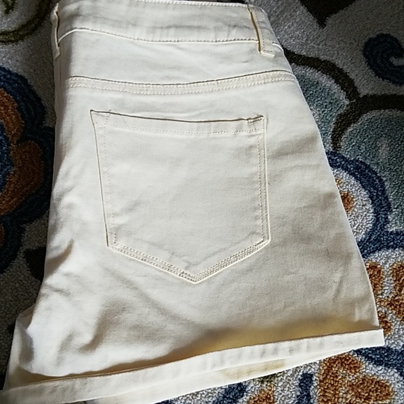 High waisted yellow shorts - Picture 2 of 2